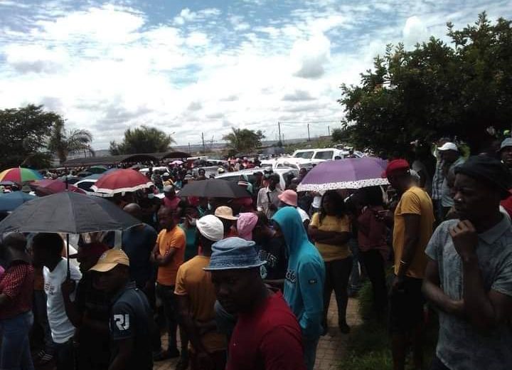 Over hundrand unemployed youth members of Emalahleni waited under the boiling heated sun, at Extention 7 Park in Ezinambeni