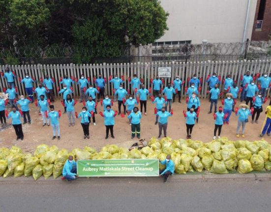 Early on Sunday morning 16th January 2022, 62 members from ASEZ - World Mission Society Church of God University Students volunteer group took to the streets of Soshanguve Block H