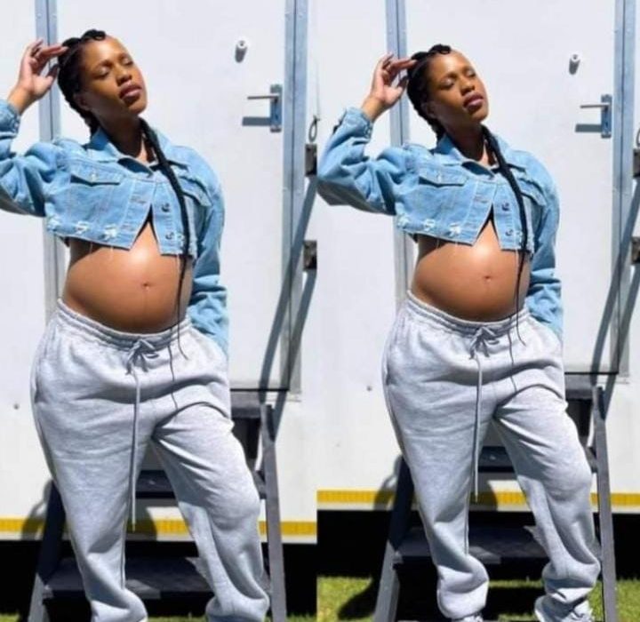 Rihanna's everyday belly, you can now call it an everyday pregnancy announcement of the RnB singer. And now as South Africa we are stuck with Natasha Thahane The SA RiRi.